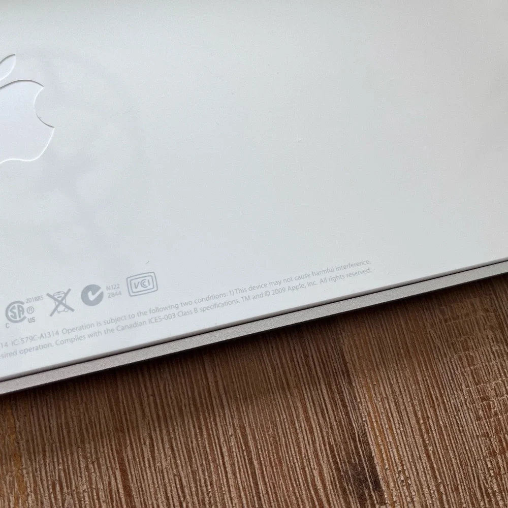 Apple Wireless Battery-Operated Keyboard, Model: A1314 c 2009